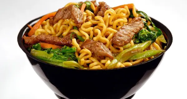 YAKISSOBA CARNE